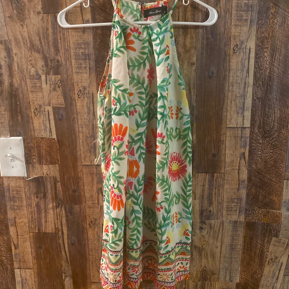Anna Grace woman’s sleeveless blouse size M (N)